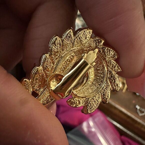 Avon Crystal Gold Leaf Swirl Earrings 1980’s Avon Jewelry Clip-On Earrings - Picture 5 of 5